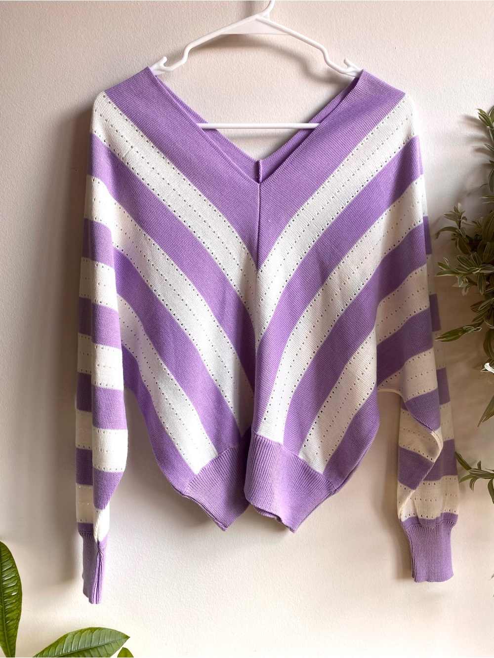 💜 Striped V-Neck White and Purple Sweater Preppy Fall Autumn Collegiate